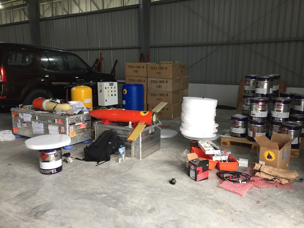 Our improvised lab in a garage on the base of the Seychelles people’s defense forces. (Photo: Joleen Heiderich, MIT/WHOI Joint Program)